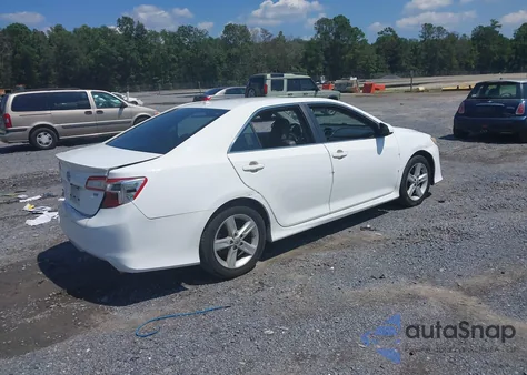 2014 Toyota Camry Se z USA, uszkodzony, nr VIN 4T1BF1FK7EU829181